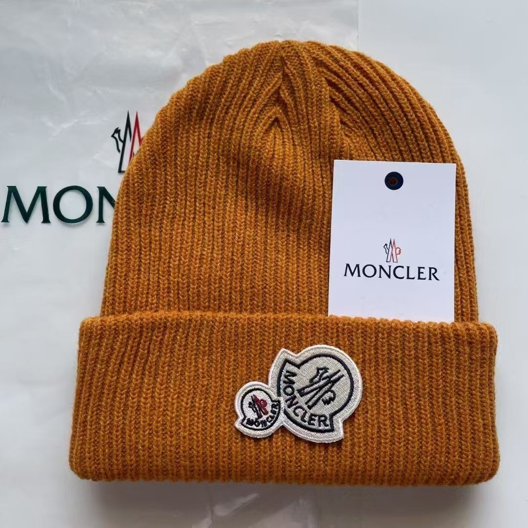 BONNET MONCLER - L'ÉLÉGANCE ALPINE POUR LA TÊTE